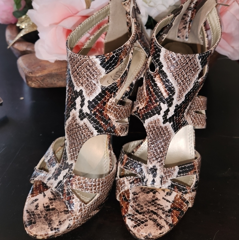 Cathy Jean size 6 Heels
